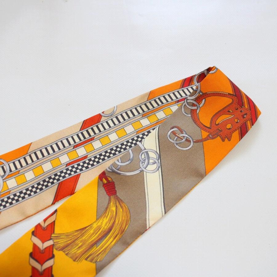 【極美品】HERMES　エルメス☆ツイリー シルクスカーフ オレンジ 833 HERMES（エルメス） ツイリー 馬勒とチャーム シルク100％ オレンジ系