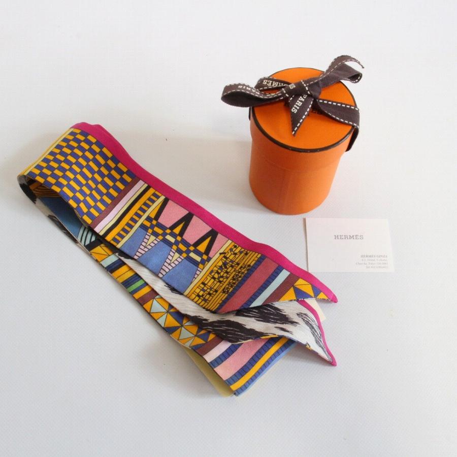 【新品】HERMES ツイリー 　野生とカモフラージュ　箱付き HERMES（エルメス） ツイリー 野生とカモフラージュ シルク100