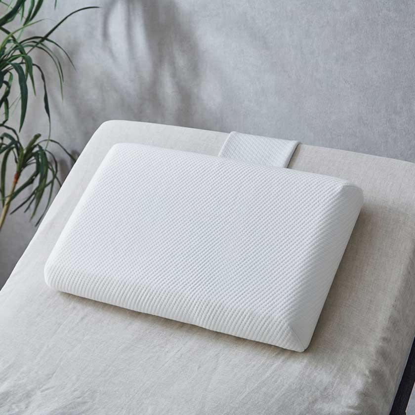 低反発ウレタン枕 ホワイト 通気性メッシュカバー付き ネルコンシェルジュ 電動ベッドでも落ちない 低反発枕 ベルトカバー