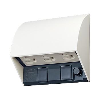 パナソニック WK4603W スマート接地防水トリプルコンセント(抜け止め式・アースターミナル式)(露出・埋込両用)(ホワイト) | Panasonic