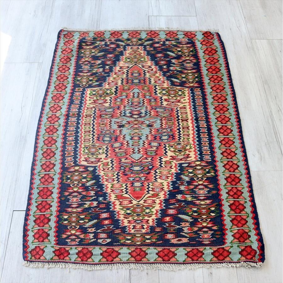 セネキリム/玄関マットサイズ 110x74cm ピンクのメダリオンと花束の