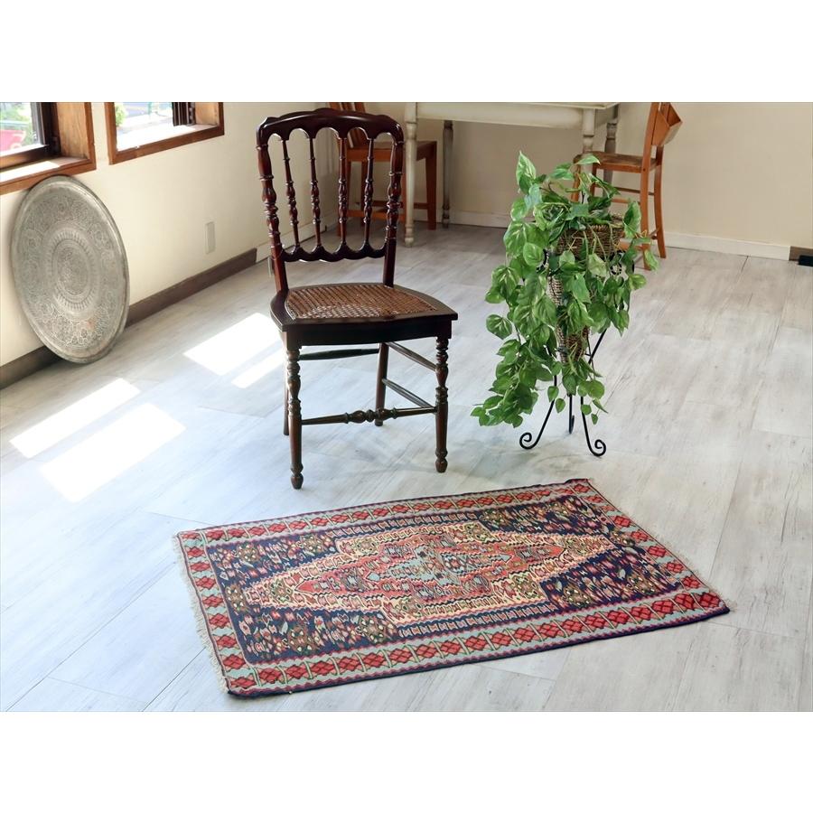 セネキリム/玄関マットサイズ 110x74cm ピンクのメダリオンと花束の