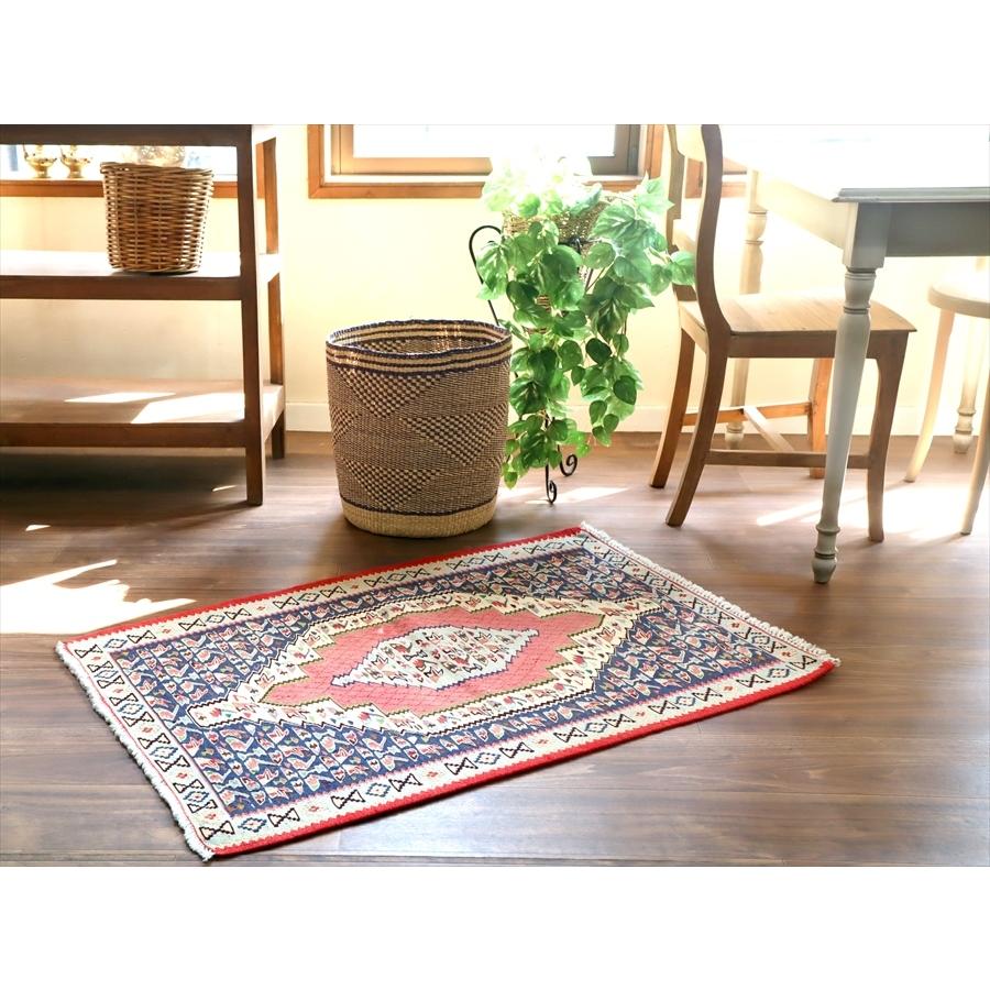 セネキリム/玄関マットサイズ 103x72cm 六角メダリオンと花束の