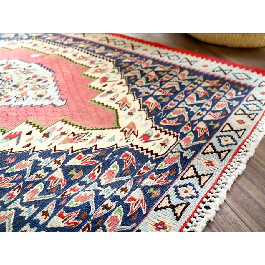 セネキリム/玄関マットサイズ 103x72cm 六角メダリオンと花束の