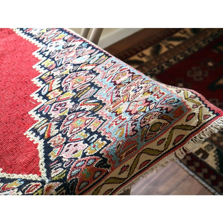 オールドキリム セネ/ヤストゥク 93x70cm 赤い六角メダリオン細かな花束モチーフ | ブランド登録なし | 07