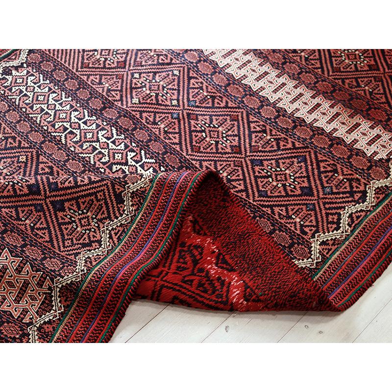 バルーチ族 スザンニ織りのオールドキリム 271x132cm 濃紺と赤 | ブランド登録なし | 08