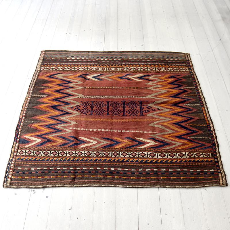 オールドキリム ソフラ アフシャール  130x122cm 正方形 ジグザグモチーフ | ブランド登録なし