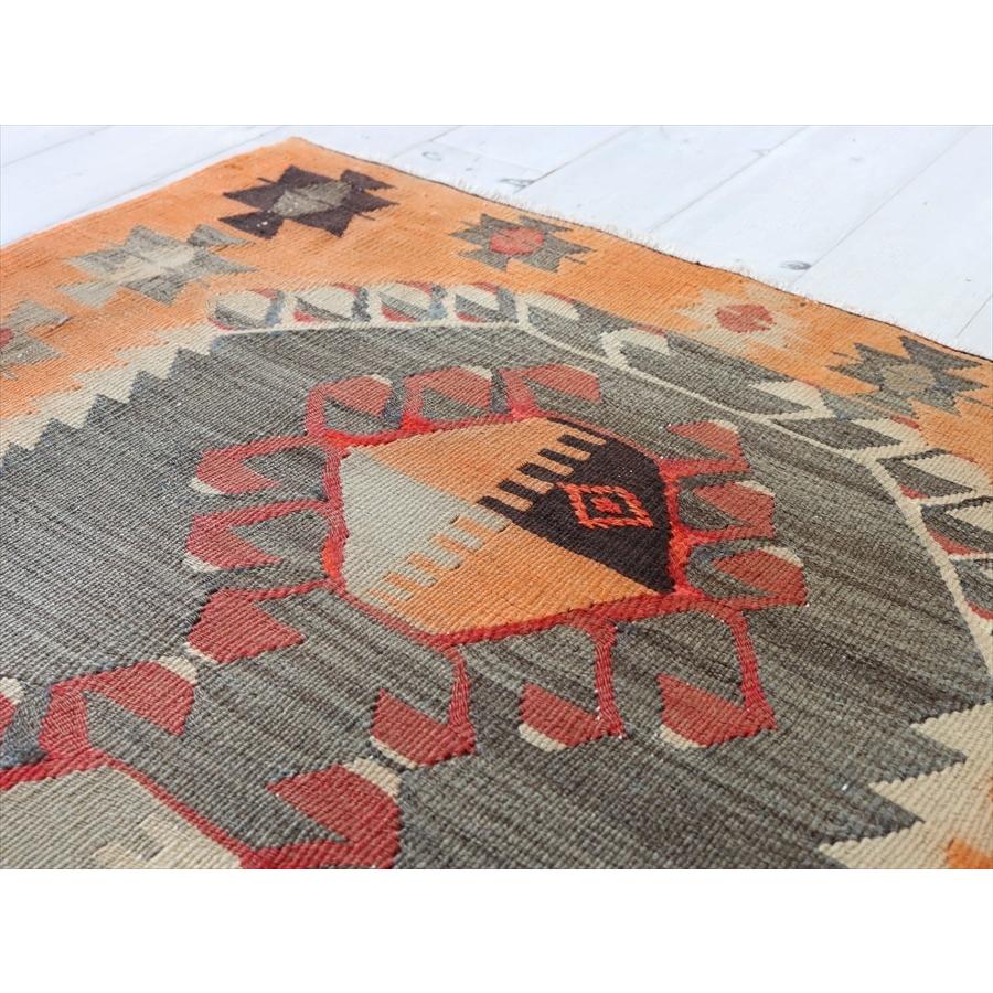 オールドキリム エシュメ  128x87cm ミフラープと３つのサソリのモチーフ | ブランド登録なし | 07