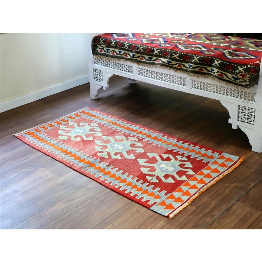 オールドキリム アフィヨン 123x67cm 3つのサソリ 明るいレッド | ブランド登録なし | 01