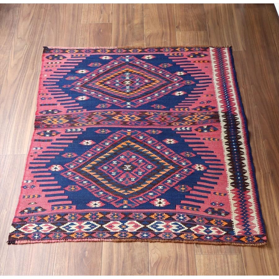 オールドキリム ハッキャリ フラグメント 104x84cm 濃紺とローズピンク | ブランド登録なし