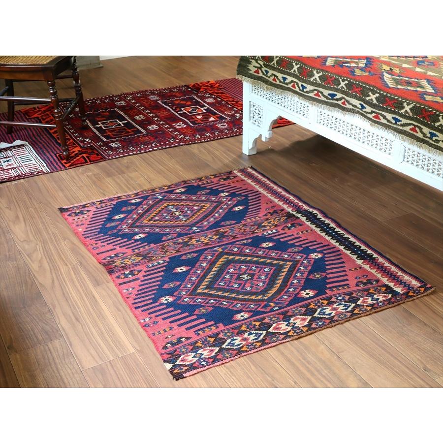 オールドキリム ハッキャリ フラグメント 104x84cm 濃紺とローズピンク | ブランド登録なし | 01