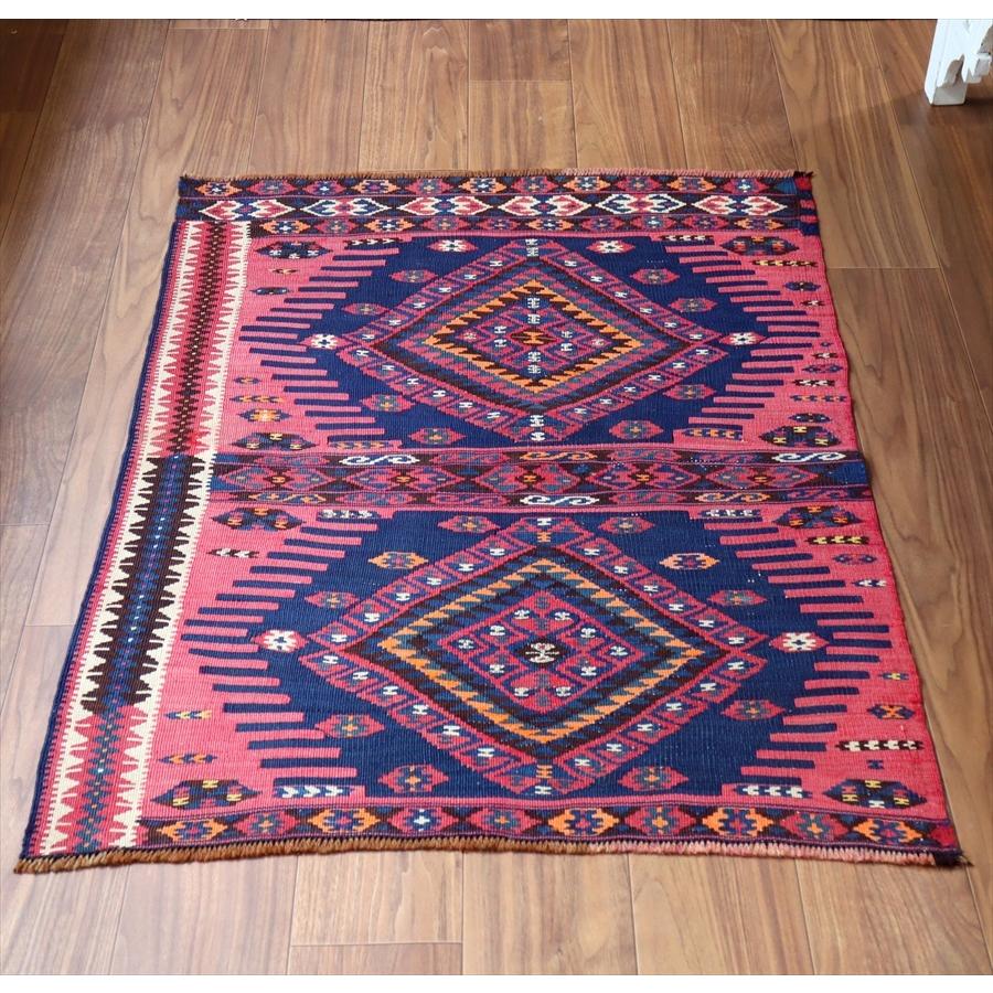オールドキリム ハッキャリ フラグメント 111x84cm 濃紺とローズピンク | ブランド登録なし