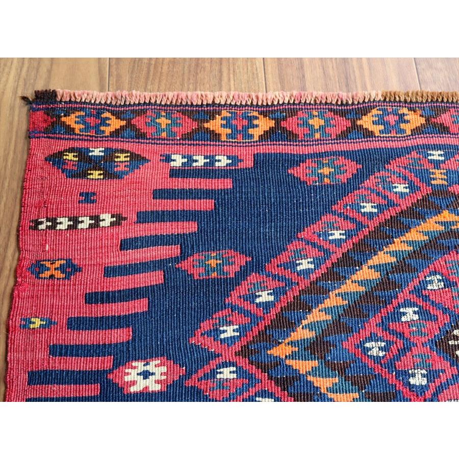 オールドキリム ハッキャリ フラグメント 111x84cm 濃紺とローズピンク | ブランド登録なし | 06