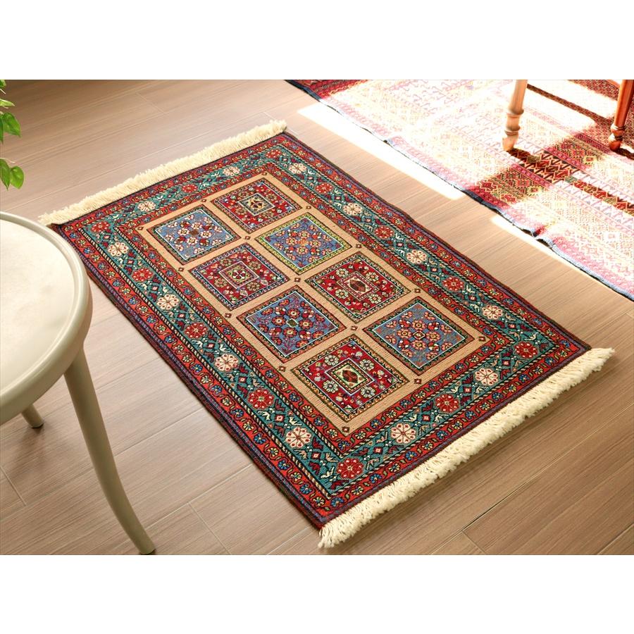 細かなスマック織りのキリム 96x65cm シルジャン 小花のモチーフ