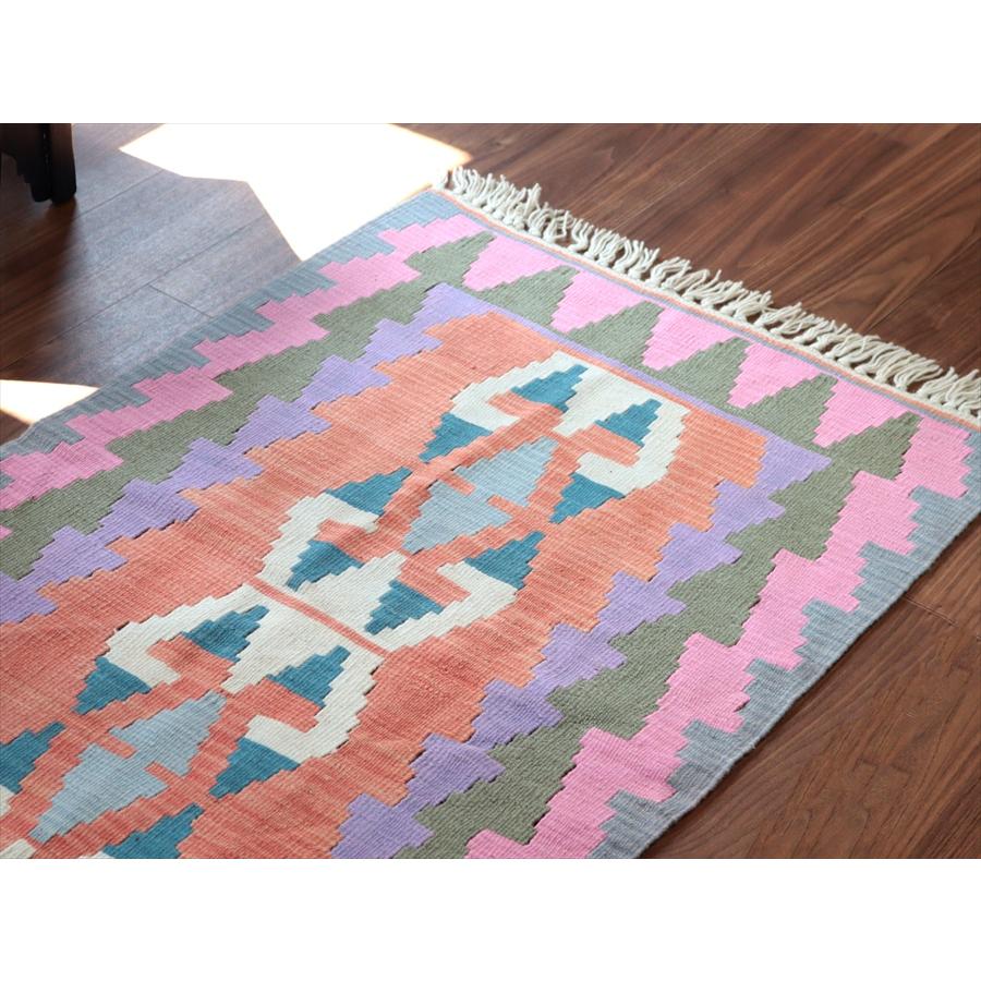 カイセリ産手織りキリム 雄羊の角 116x74cm パステルカラー トルコの手織りラグ |  | 02