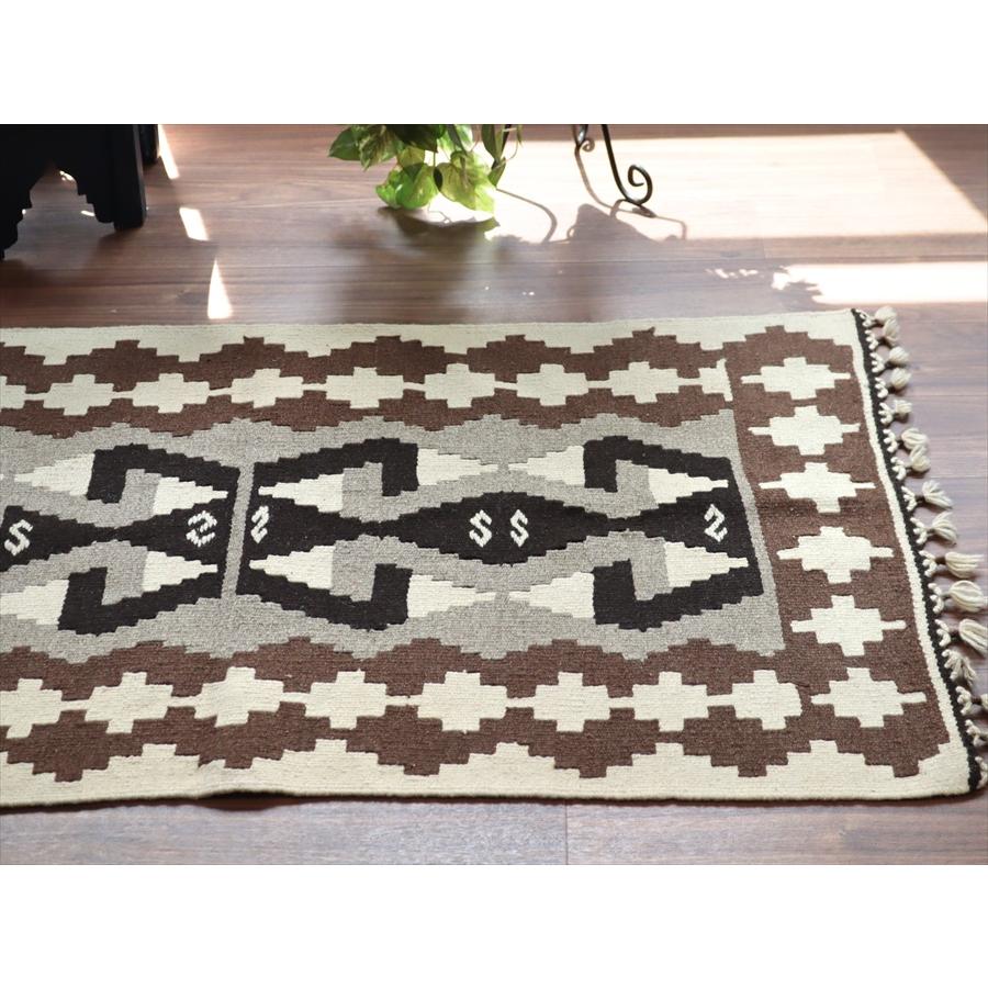 カイセリ産手織りキリム 雄羊の角 125x78cm ナチュラルモノトーン トルコの手織りラグ |  | 02