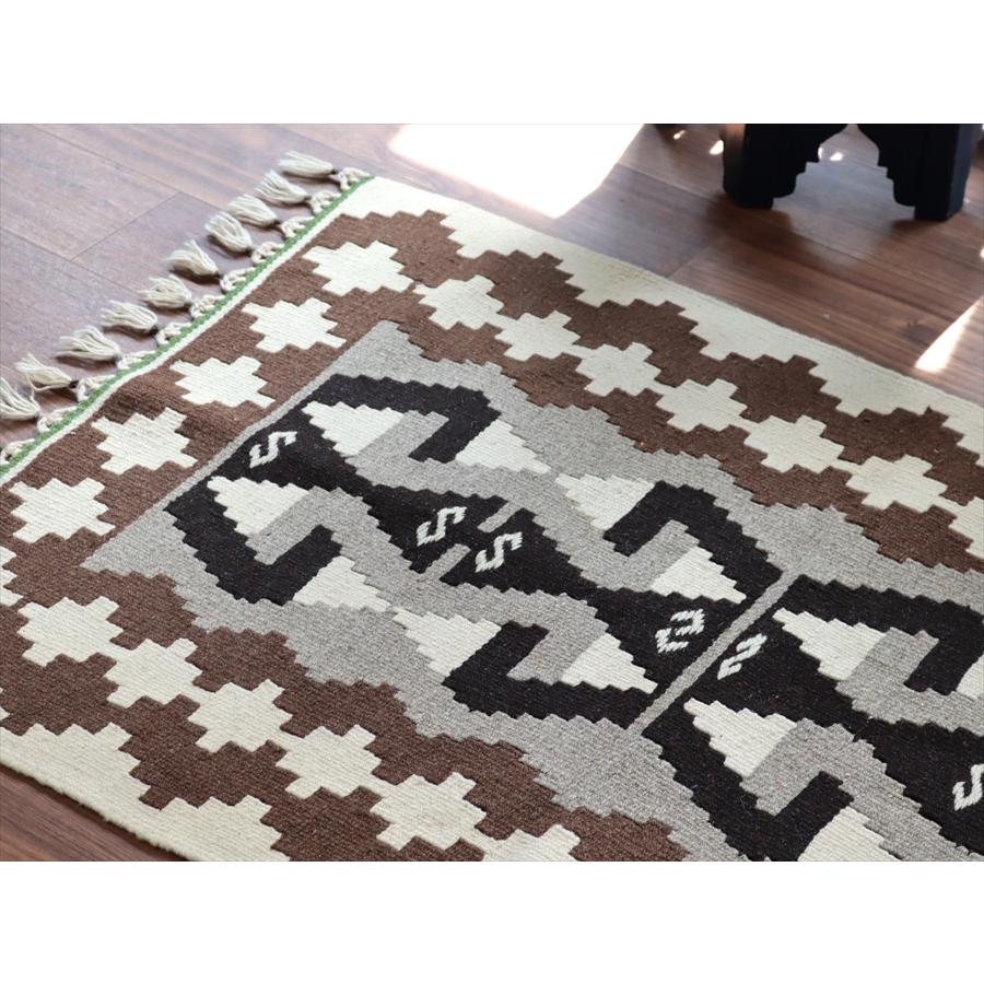 カイセリ産手織りキリム 雄羊の角 125x78cm ナチュラルモノトーン トルコの手織りラグ |  | 03