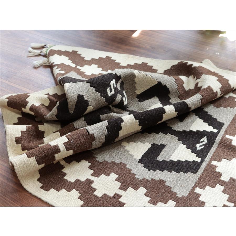 カイセリ産手織りキリム 雄羊の角 125x78cm ナチュラルモノトーン トルコの手織りラグ |  | 04