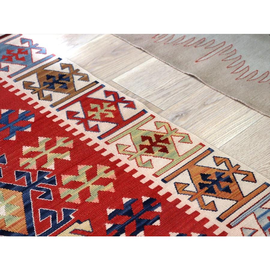 トルコの手織りキリム カイセリ 176x118cm 様々なモチーフ