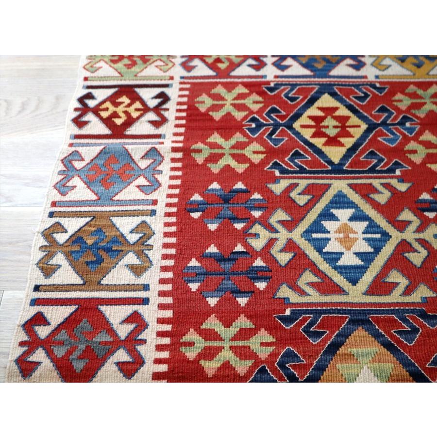 トルコの手織りキリム カイセリ 176x118cm 様々なモチーフ