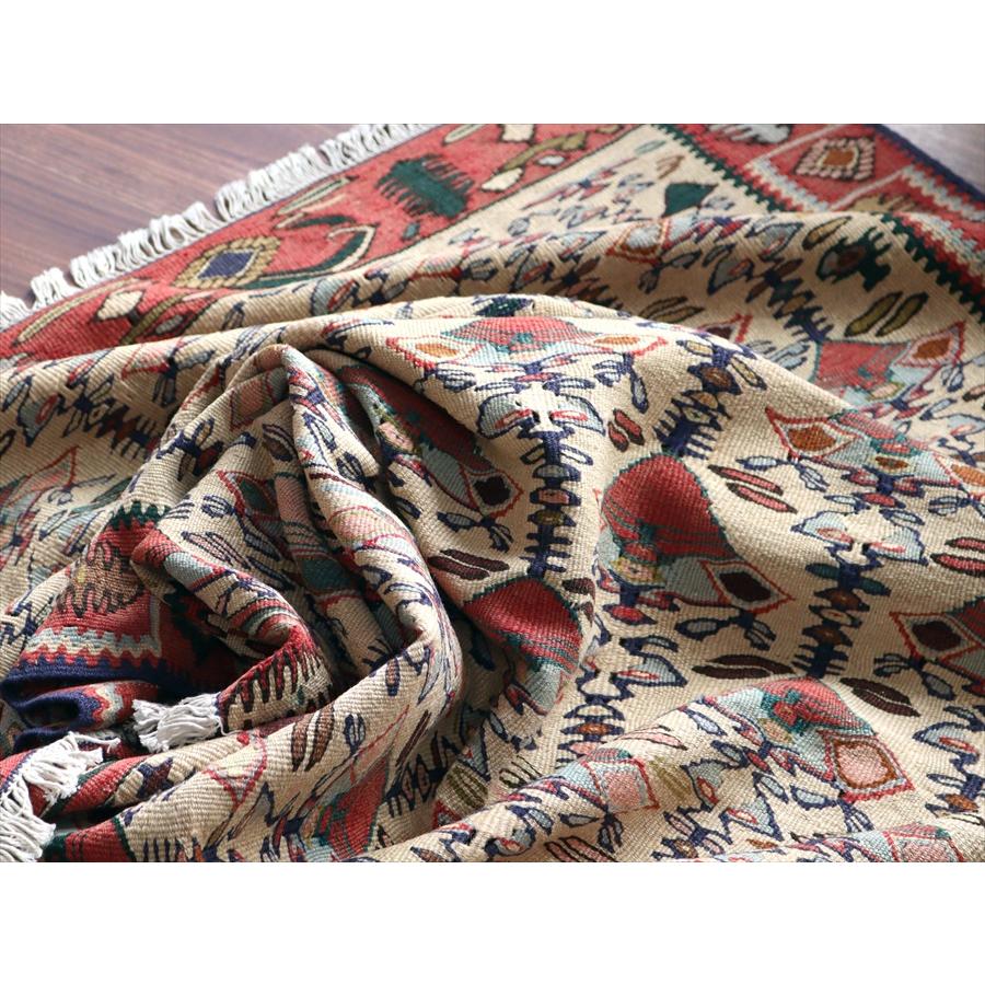 イランの手織りキリム セネ 144x119cm 花束のモチーフ |  | 09