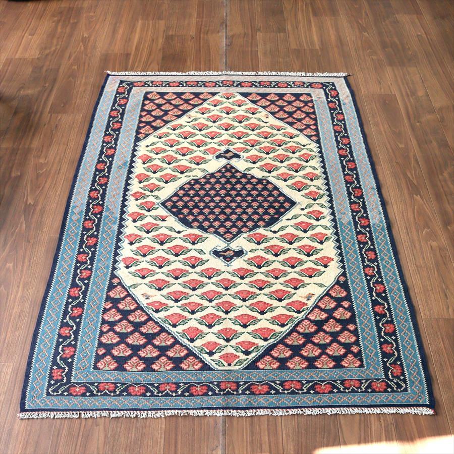 イランの手織りラグ ビジャール 170x116cm メダリオンとバラ | 