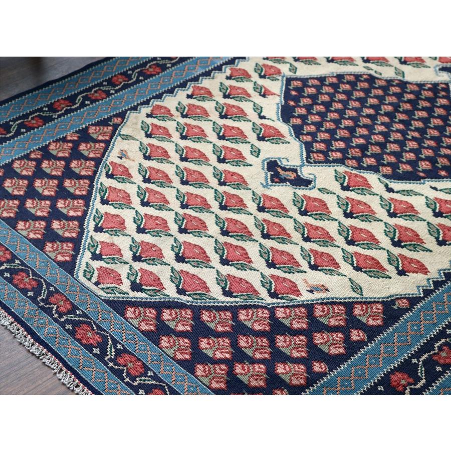 イランの手織りラグ ビジャール 170x116cm メダリオンとバラ |  | 04