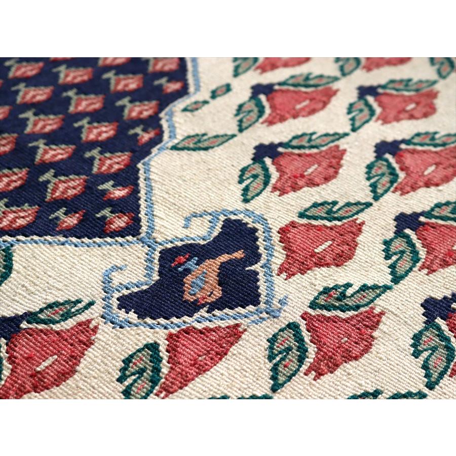 イランの手織りラグ ビジャール 170x116cm メダリオンとバラ |  | 06