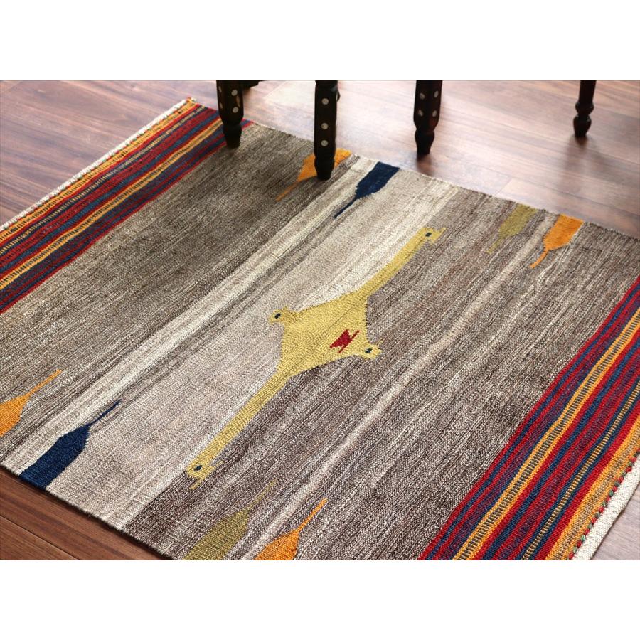 カシュカイ族の手織りキリム  114x93cm 幾何学モチーフ |  | 04