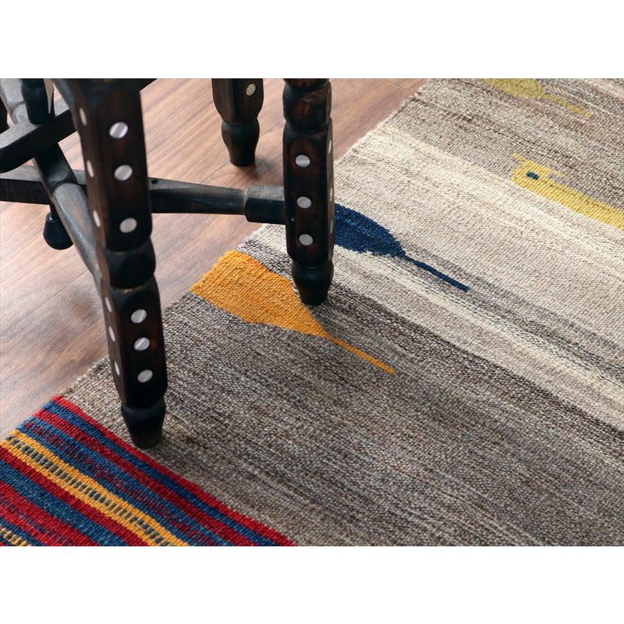 カシュカイ族の手織りキリム  114x93cm 幾何学モチーフ |  | 05