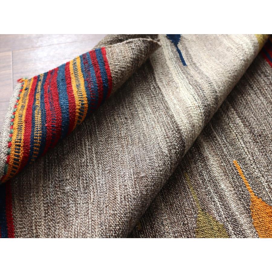 カシュカイ族の手織りキリム  114x93cm 幾何学モチーフ |  | 07