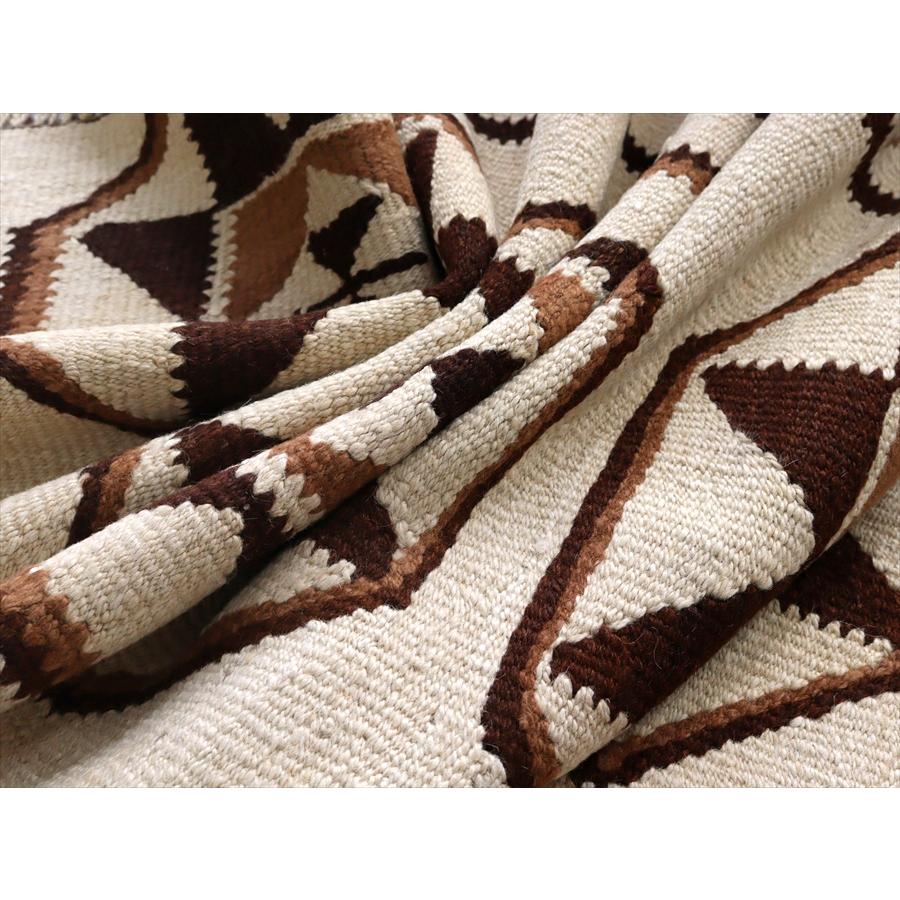 トルコの手織りキリム カルス 130x86cm メダリオンと幾何学モチーフ |  | 05