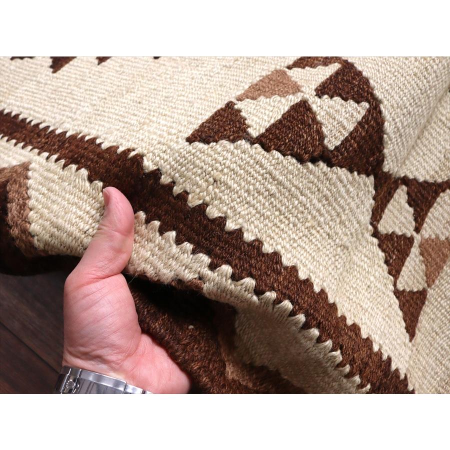 トルコの手織りキリム カルス 145x89cm メダリオンと幾何学モチーフ |  | 06