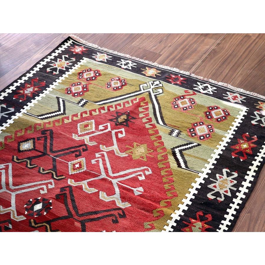 【公式】 オールドキリム・コンヤオブルック　チェイレキ 137x100cm 赤いミフラープ 【UOI2734121704】(96800円)