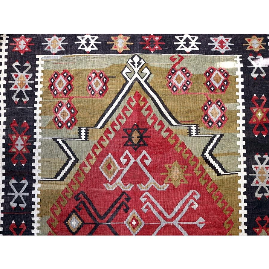 【公式】 オールドキリム・コンヤオブルック　チェイレキ 137x100cm 赤いミフラープ 【UOI2734121704】(96800円)