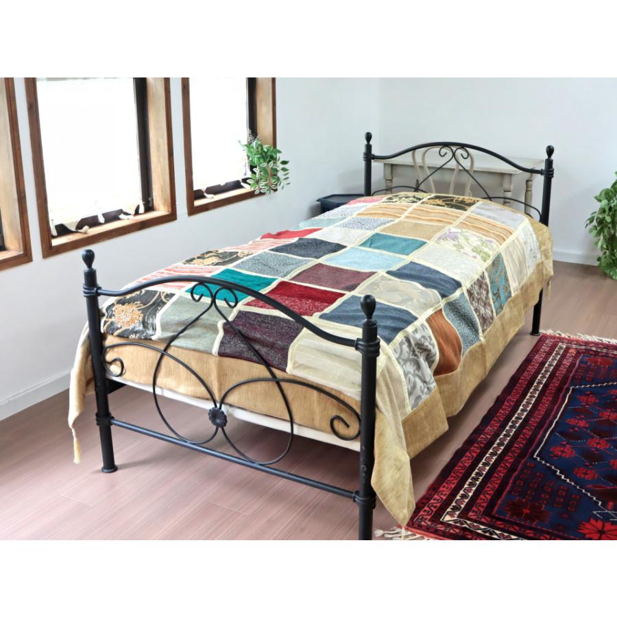 ベッドカバー ベッドスプレッド シングルサイズ パッチワーク シュニール素材 インテリアファブリック トルコ製 | ブランド登録なし | 01