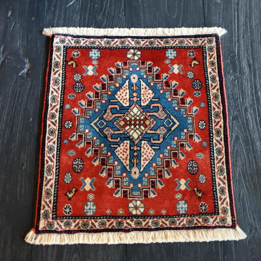 ギャッベ 座布団サイズ44x41cm オレンジがかった赤色＆青のメダリオン 花と鳥/カシュクーリ OUTLET 一部キズあり | ブランド登録なし