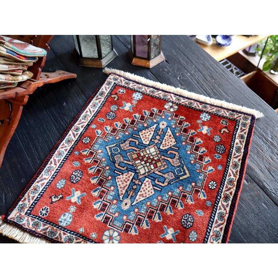 ギャッベ 座布団サイズ44x41cm オレンジがかった赤色＆青のメダリオン 花と鳥/カシュクーリ OUTLET 一部キズあり | ブランド登録なし | 02