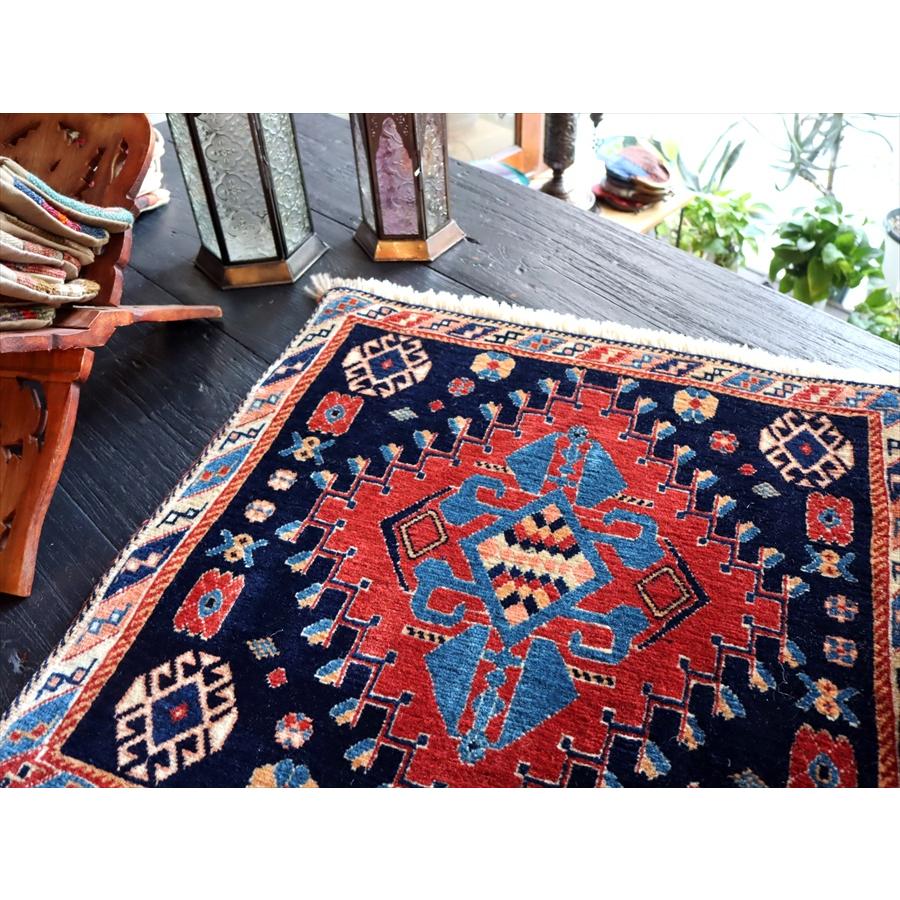 ギャッベ ウールの手織りマット50x51cm ネイビー＆レッド 青のひし形メダリオン/カシュクーリ OUTLET 一部キズあり | ブランド登録なし | 03