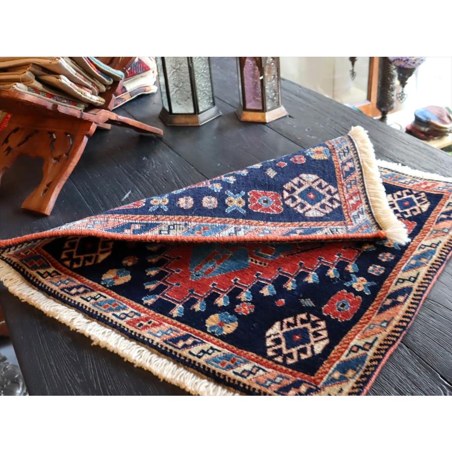 ギャッベ ウールの手織りマット50x51cm ネイビー＆レッド 青のひし形メダリオン/カシュクーリ OUTLET 一部キズあり | ブランド登録なし | 04