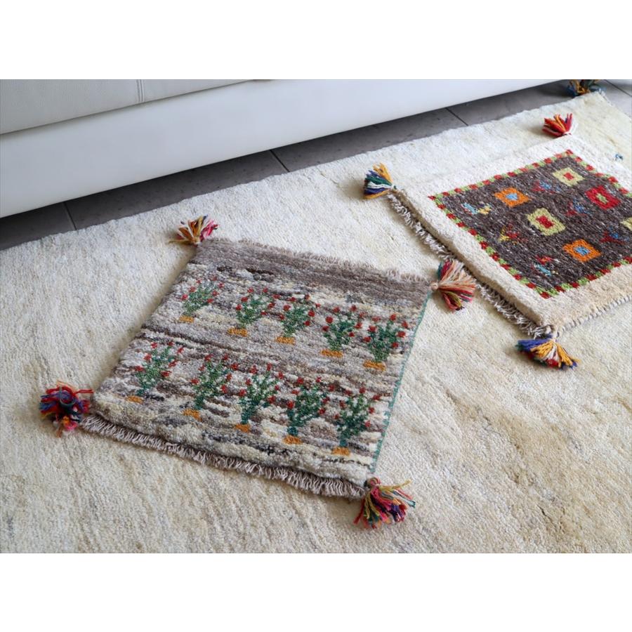 遊牧民の手織りギャッベ　 41×40cm イラン産　カラフルタイル 遊牧民の手織りギャッベ 41×40cm イラン産 カラフルタイル