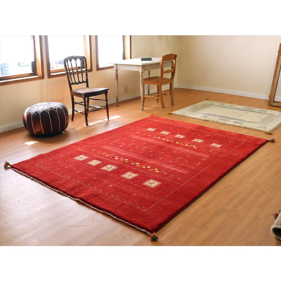 カシュカイ族の手織りラグ ギャッベ 226x165cm レッド 白タイル | ブランド登録なし | 01