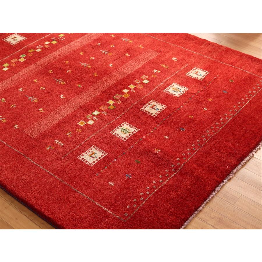 カシュカイ族の手織りラグ ギャッベ 226x165cm レッド 白タイル | ブランド登録なし | 02