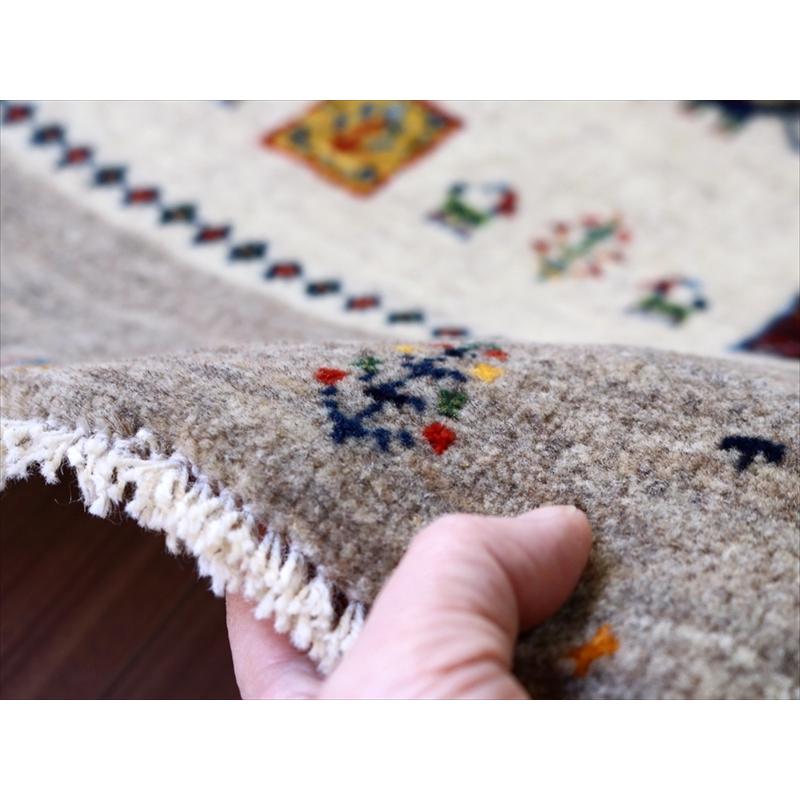 細かな織り ギャッベ カシュクーリ 120x84cm ラクダの隊商　ナチュラルなアイボリーとグレー | ブランド登録なし | 09