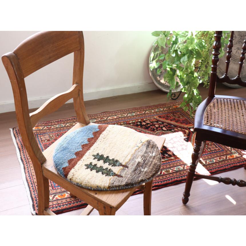 ギャッベ 円形　イラン産手織りギャベ 40x40cm ２本のイトスギの風景 | ブランド登録なし | 01