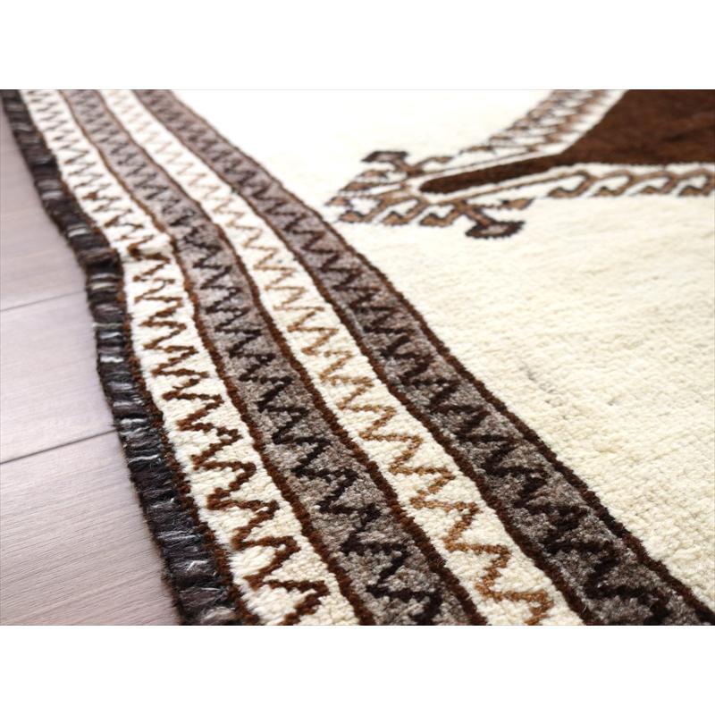 部族絨毯　トライバルラグ　カシュカイ族 247x125cm 入り組んだ爪を持つ大きな3つのメダリオン | ブランド登録なし | 07