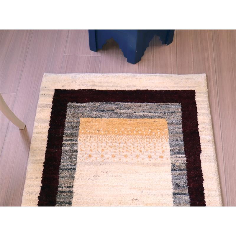 ギャッベ　ノマド　イラン産手織りラグ 93x62cm イトスギのある風景　アイボリー/ワインレッド | ブランド登録なし | 02