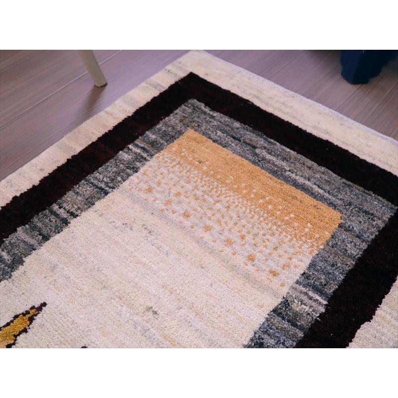 ギャッベ　ノマド　イラン産手織りラグ 93x62cm イトスギのある風景　アイボリー/ワインレッド | ブランド登録なし | 06