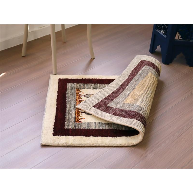 ギャッベ　ノマド　イラン産手織りラグ 93x62cm イトスギのある風景　アイボリー/ワインレッド | ブランド登録なし | 07