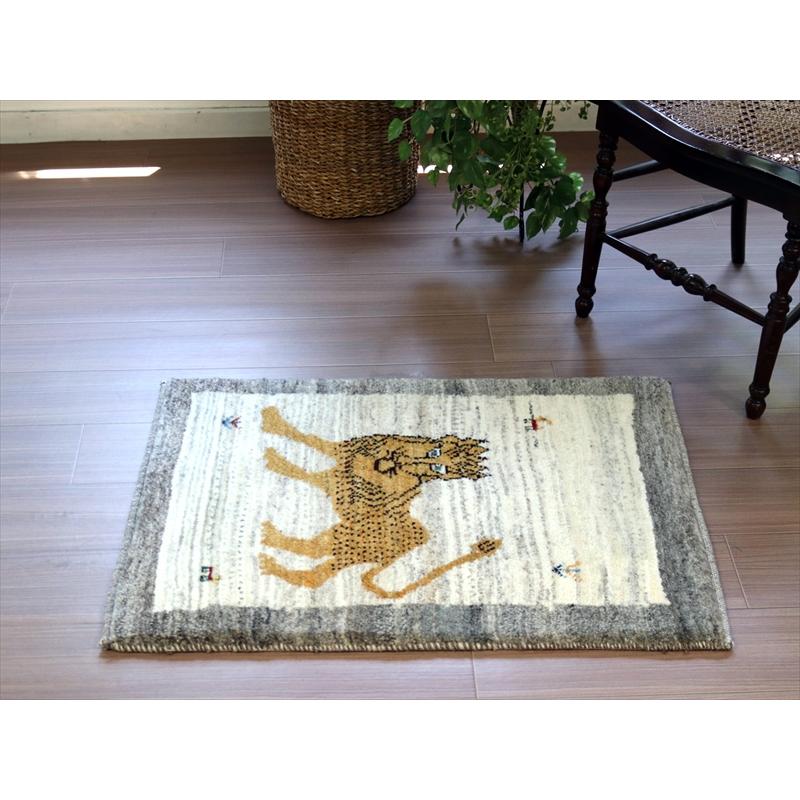 ライオンギャッベ 玄関マットサイズ 87x60cm ライオンと動物と生命の木